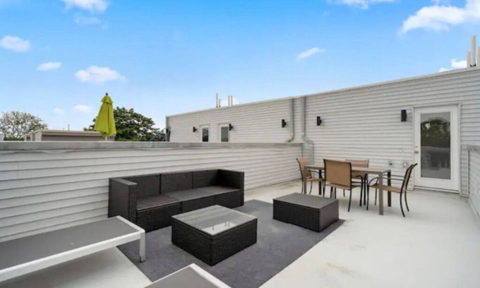 North Philadelphia West House | LUXURIOUS 4BR/2.5Br+ROOFDECK+SLEEPS 8+