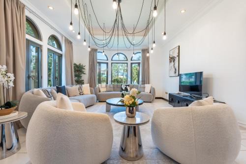 Palm Jumeirah Apartment | Luxurious 4BR with Maids Room Villa in Canal Cove, Palm Jumeirah by Deluxe Holiday Homes