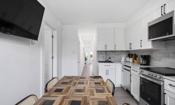 Sainte-Marie Apartment | Luxurious 4BR with Sunny Deck Balcony