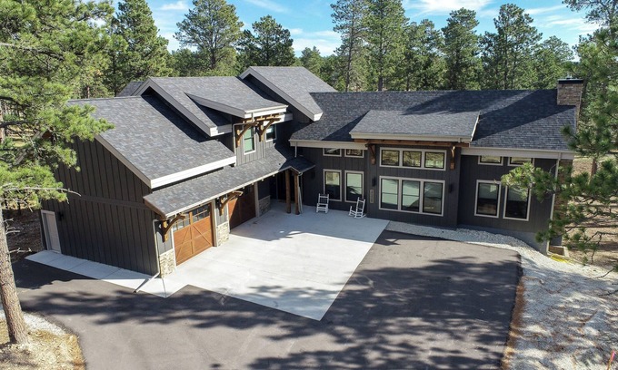 Lead Cabin | Luxurious 5,200 Sq. Ft. Modern Craftsman Getaway w/Hot Tub, Covered Deck!