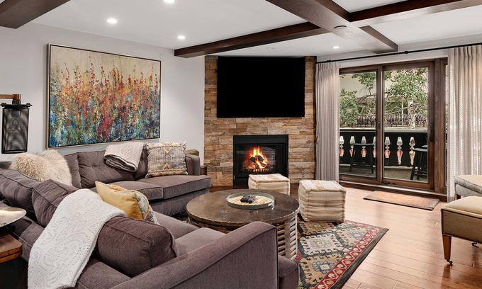 Vail Condo | Luxurious 5 Bedroom with AC on Bridge Street Near Gondolda 1