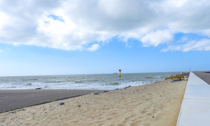 Cadzand-Bad House | Luxurious 5-person holiday apartment in Cadzand only 200 yards from the beach