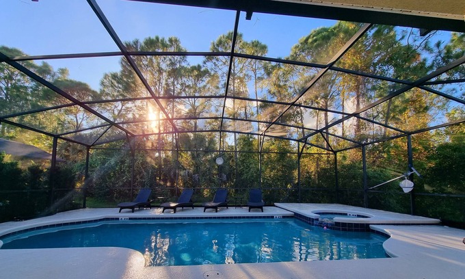 Watersong Villa | LUXURIOUS 6 BEDROOM VILLA, PRIVATE POOL, NEAR ALL CENTRAL FLORIDA ATTRACTIONS