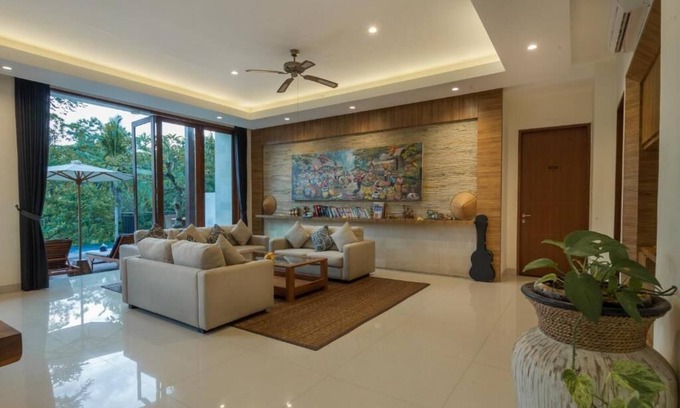 Melayang Villa | Luxurious 6-bedroom villa with WiFi, AC in charming Ubud