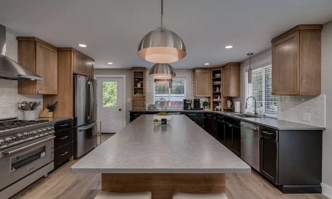 Glenfield House | Luxurious Adirondack lodge with sauna and hot tub
