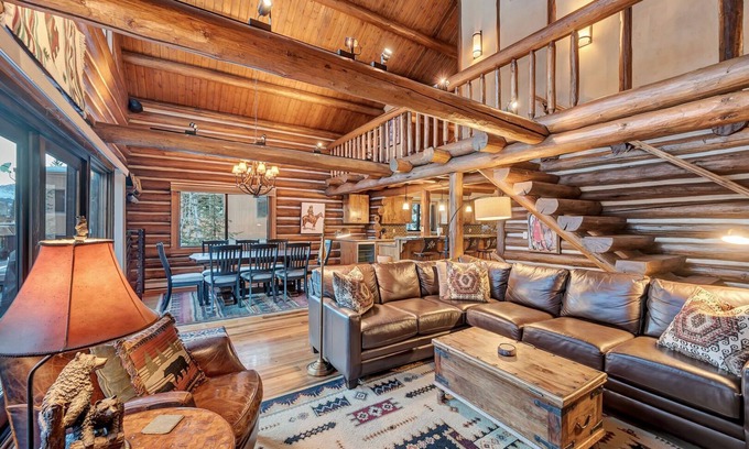 Salt Lake Mountain Resorts House | Luxurious Alta/Snowbird Lodgepole Pine Log Cabin with Hot Tub