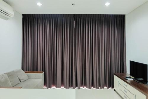 Pinang Apartment | Luxurious and Comfy 2BR Paddington Heights Alam Sutera Apartment By Travelio