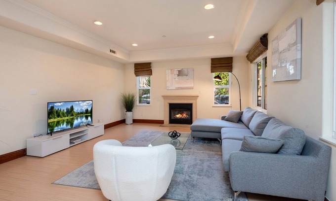The Flats Apartment | Luxurious Apt: Your Private Gem in LA!