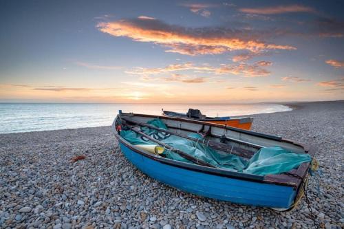 Portland House | Luxurious Beach House Chesil Beach. Sleeps 6