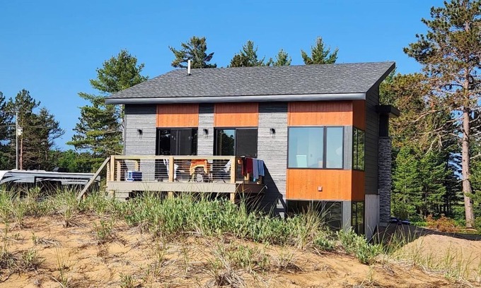 Lake Linden House | Luxurious beachfront retreat on Lake Superior!