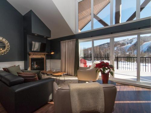 Saint-Sauveur Apartment | Luxurious suite with breathtaking views, ski in ski out