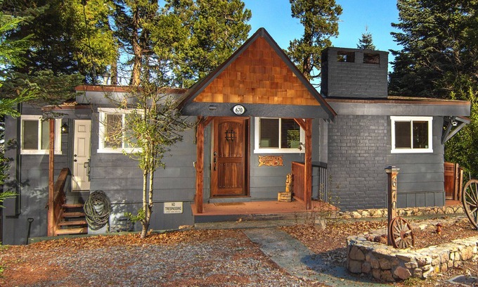 Arrowhead Villas Cabin | Luxurious Cabin w/lake views 10 minutes to Santa's SkyPark & Village