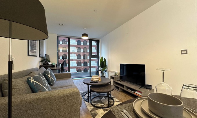 The Westside Apartment | Luxurious City Centre Apartment with FREE Parking