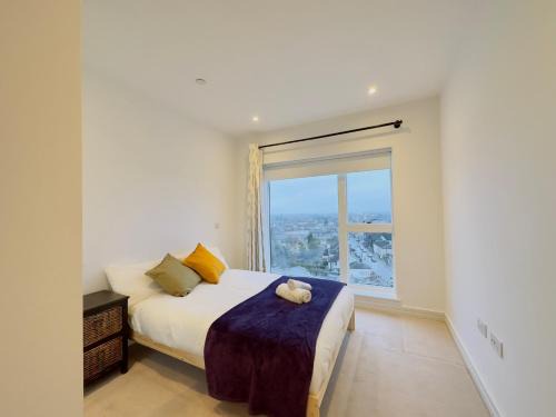 Addiscombe Apartment | Luxurious Comfy Penthouse - Steps to East Croydon Train Station - Views
