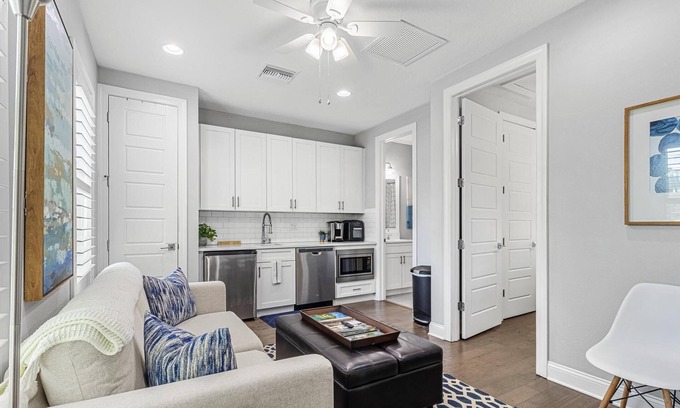 SoHo Apartment | Luxurious Condo Near Bayshore Blvd/Free Parking/WIFI