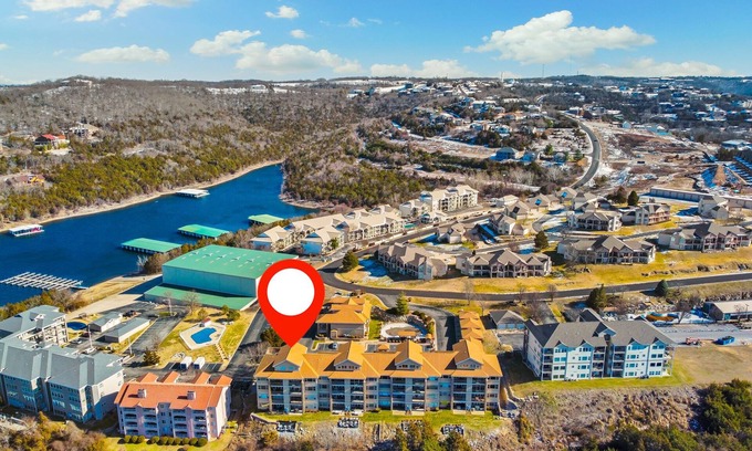Hollister Condo | Luxurious Condo with unobstructed access to Table Rock Lake