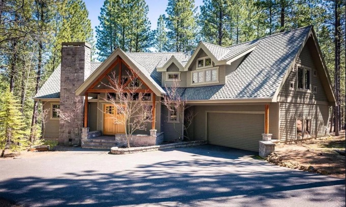 Black Butte Ranch House | Luxurious & Cozy Home, w/Hot Tub and Bikes!