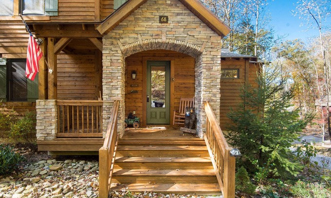 Bear Lake Reserve Cottage | Luxurious Creekside mountain cottage at Bear Lake