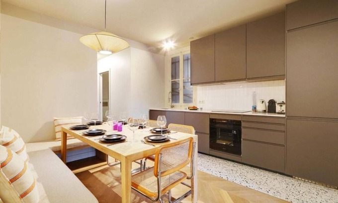 18th Arrondissement Apartment | Luxurious designer apartment near Montmartre