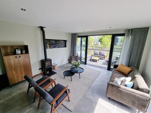 Balk House | Luxurious detached water villa with jetty