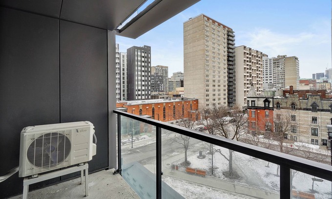 Downtown Montreal Apartment | Luxurious Downtown Condo, 3 minutes to the Metro
