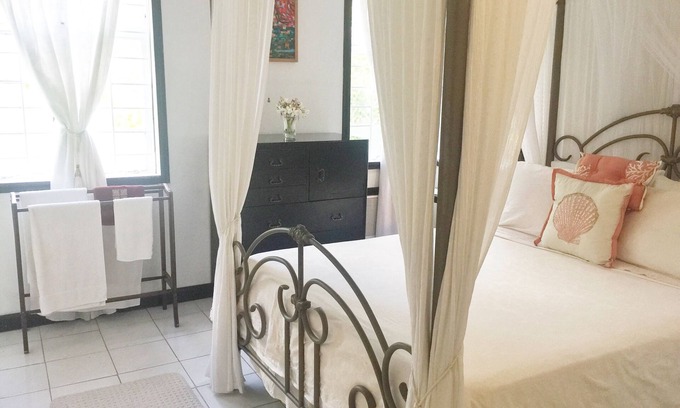 Two Mile Hill House | Luxurious Eco friendly, Vegetarian Suite in the Hummingbird Apartment