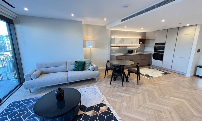 Parsons Green and Walham Apartment | Luxurious Entire Family Apartment in Chelsea