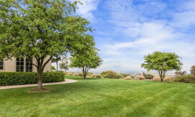 Temecula House | Luxurious Estate w Guest House, Pool, Pickleball