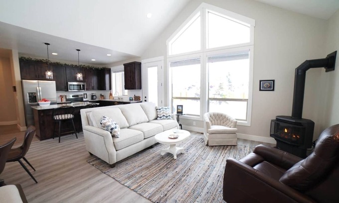 Driggs House | Luxurious Family Home in Driggs - Hot Tub