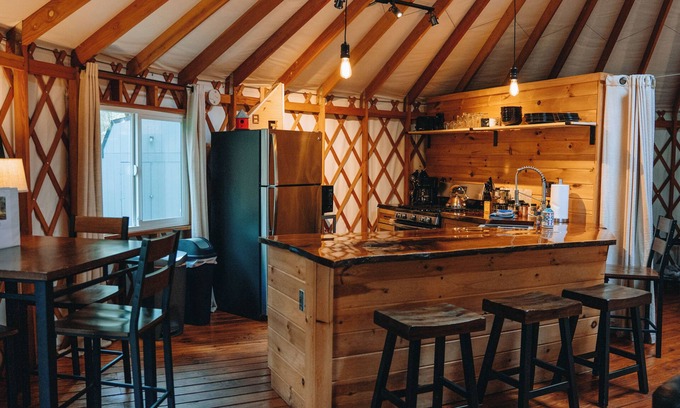 Baldwin Cabin | Luxurious Glamping Modern Yurt