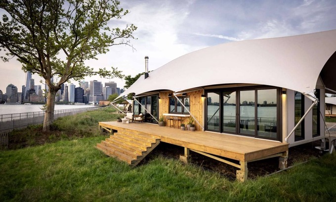 Manhattan Cabin | Luxurious Glamping | Panoramic Views & Dining