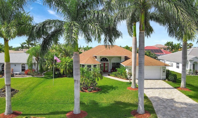 Pelican House | Luxurious Heated Saltwater Pool Home