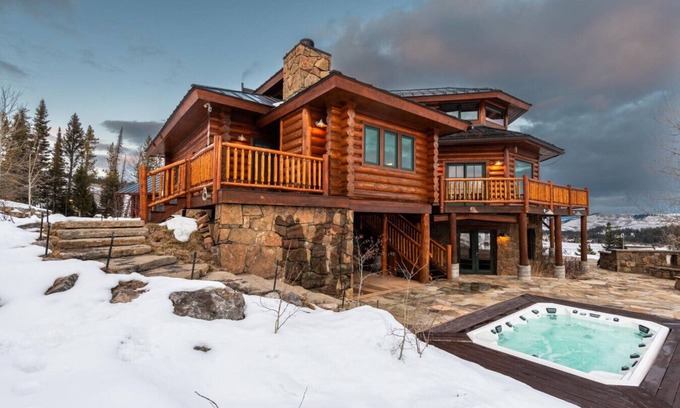 Sublette County House | Luxurious Hillside Lodge