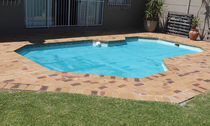 Belville House | Luxurious holiday home on spacious grounds