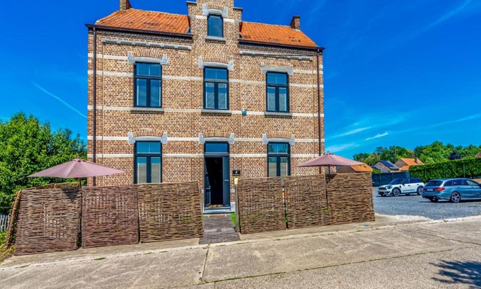 Heers House | Luxurious holiday home in Heers with terrace