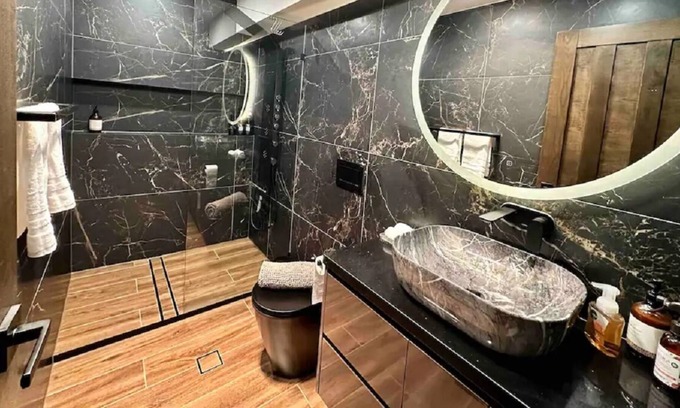 Denman Prospect House | Luxurious Home with Private Entrance & Patio + EV Charger