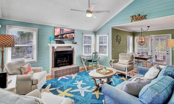 Isle of Palms House | Luxurious Home, Easy Walk to Beach, Complex Pool, Ping Pong-$250 Beach Gear Credit, Lagoon Views!