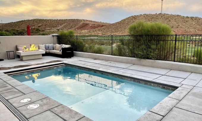 Washington House | Luxurious House on the Golf Course - Private Pool & Spa - Rooftop Fire Pit