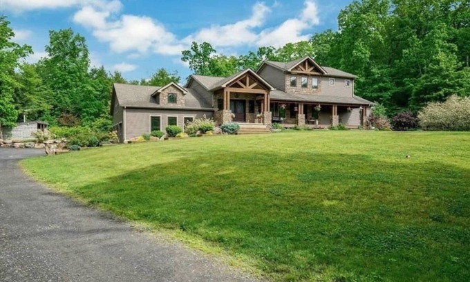 Pine Bush House | Luxurious Hudson Valley house 90min from NYC