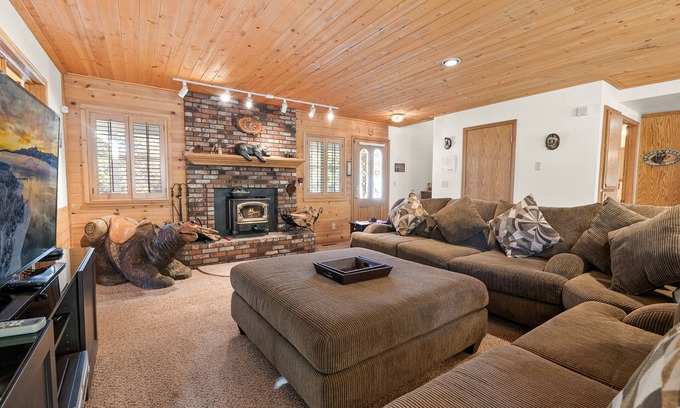 Moonridge Cabin | Luxurious Hyes in the Woods