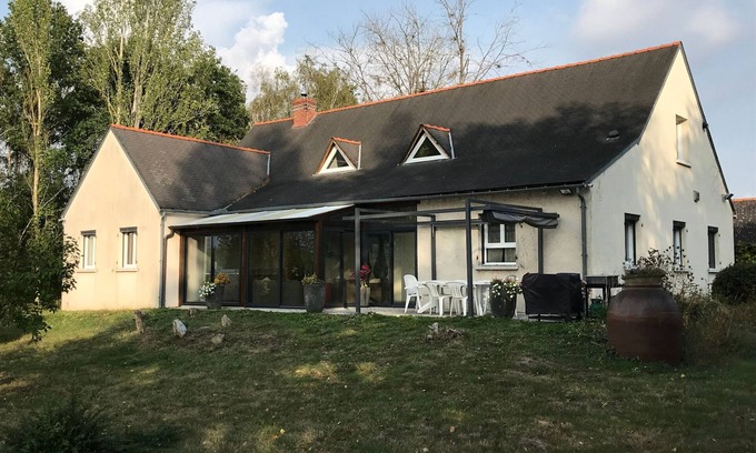 Lucay-le-Male Cottage | Luxurious Lakeview Retreat: Hot Tub, BBQ, Playground, Near ZooParc & More!