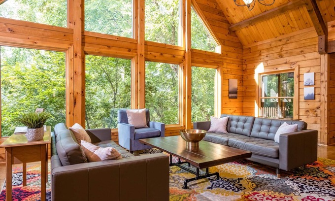 Massanutten Cabin | Luxurious Log Cabin with Hot Tub, Pool Table, Ping Pong and more!
