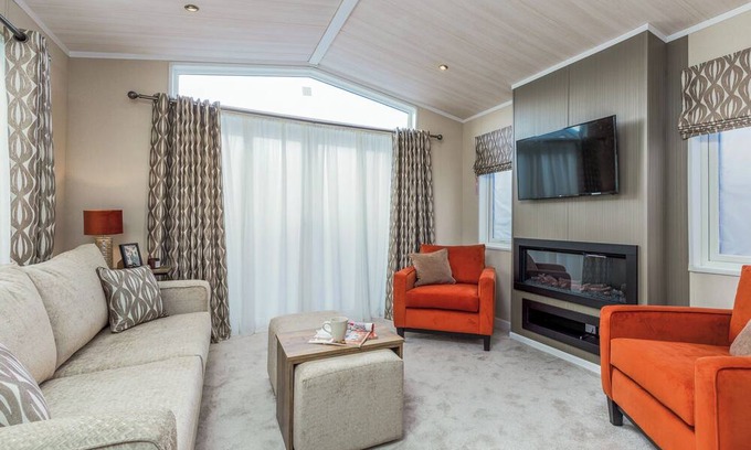Inverurie Ski Chalet | Luxurious Lodge, perfect for couples or familes, sleeping four people.