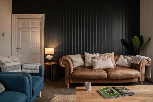 Amlwch House | Luxurious Manor House with Sea Views - Sleeps 10