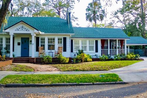 St. Augustine House | Luxurious Moody Manor Estate close to Downtown and the Beach!