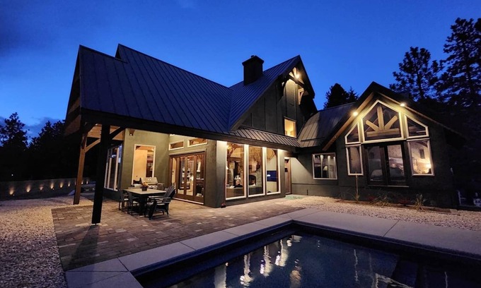 Okanagan-Similkameen House | Luxurious mountain estate, private heated pool, theatre room, 3 acres of privacy
