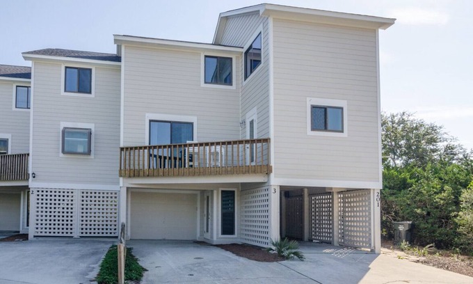 Wrightsville Beach House | Luxurious newly renovated townhome w ocean views!