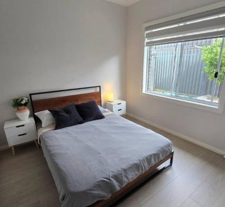 Marsden Park Villa | Luxurious new 5 bedroom house and Double garage