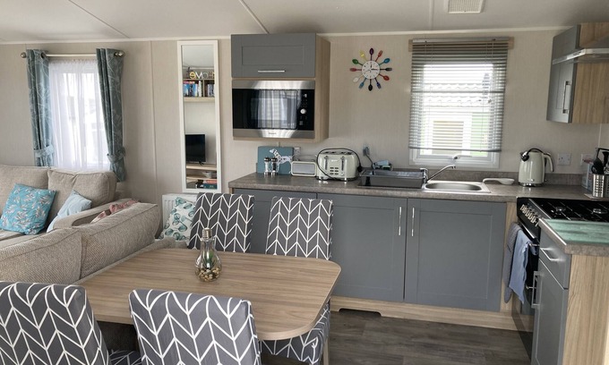 Helston House | Luxurious new 8 berth caravan, Ruan Minor Cornwall -Beach 10 min. 2 decked areas