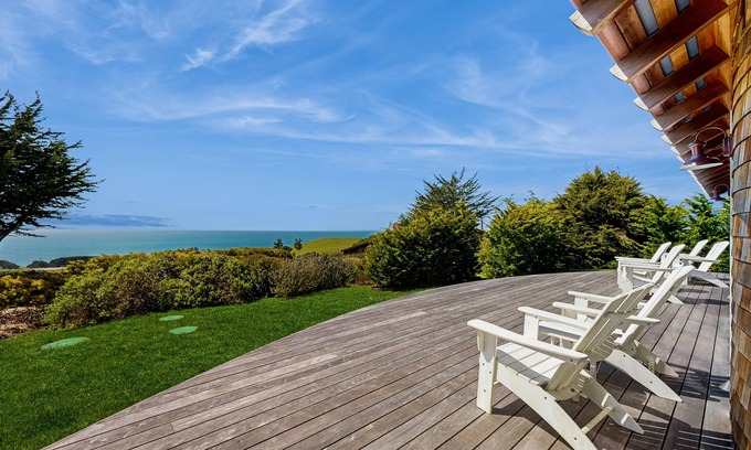 Albion House | Luxurious, new coastal home w/modern kitchen, sweeping ocean and pastoral views